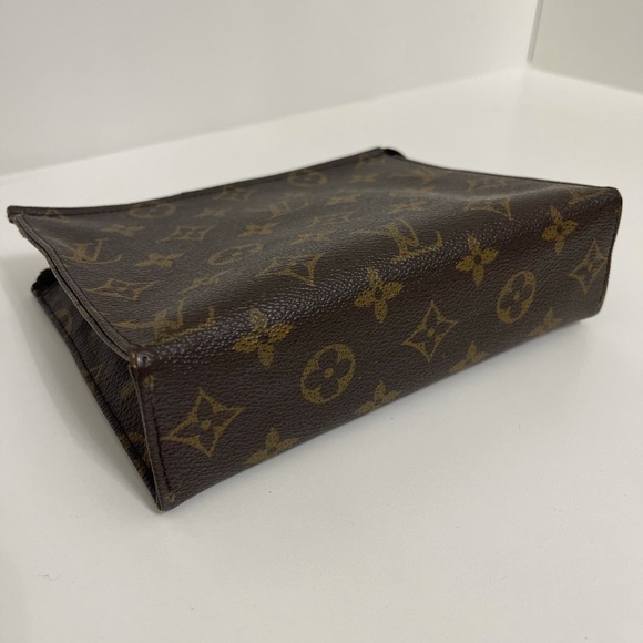 Louis Vuitton Toiletry Pouch - Picture 3 of 10